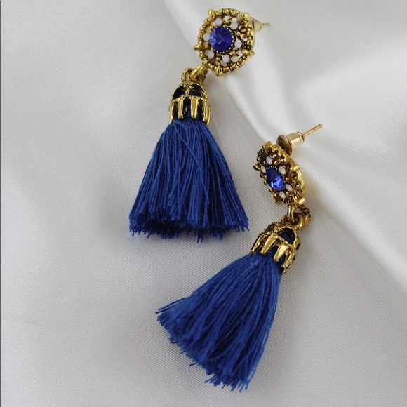 SALE 👀 Blue Tassel Earrings - Picture 5 of 7